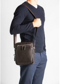 Удобная сумка в руку и на плечо коричневого цвета 5608-1c