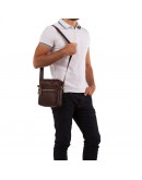 Фотография Коричневая небольшая мужская сумочка на плечо M38-3922C