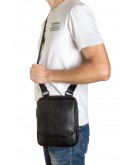 Фотография Мужская черная кожаная сумка на плечо FZ-012-3
